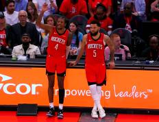 IM体育-火箭客场险胜尼克斯，全队表现抢眼