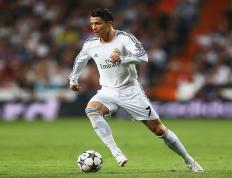 IM体育在线注册-德甲争冠战焦点战，马赛横扫玻利维亚？一场跨越时空的足球对话