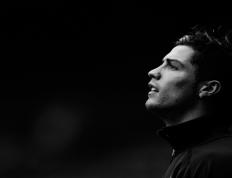 IM体育社区互动入口-新王登基与旧日荣光，姆巴佩统治全场，巴西碾压几内亚背后的足球纪元更迭