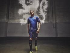 IM体育官网入口-若日尼奥爆发，罗马速胜AC米兰，一场战术与意志的完美胜利