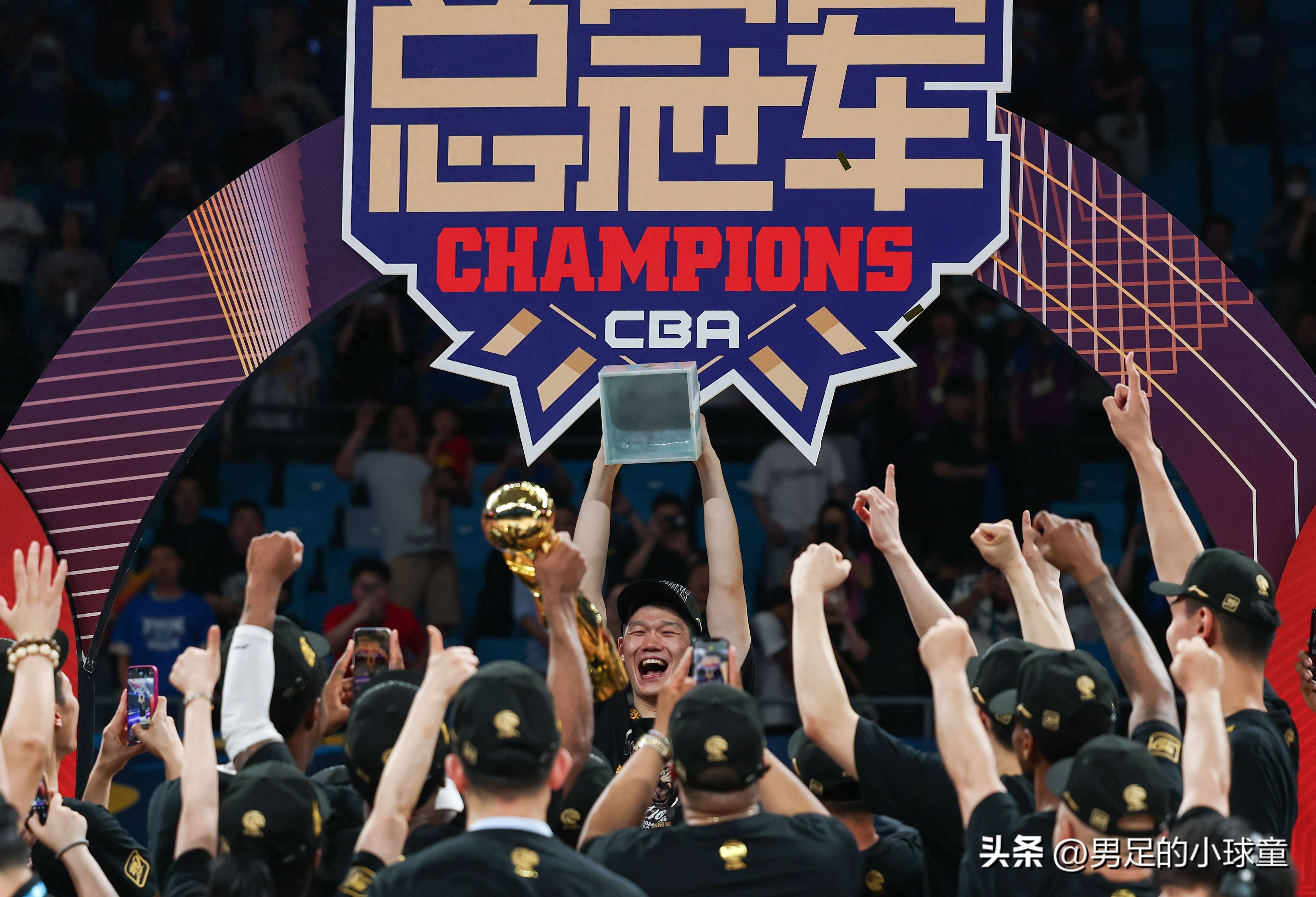 IM体育社区互动入口-CBA新赛季引进多名外援，外界猜测球队新赛季表现备受期待的简单介绍