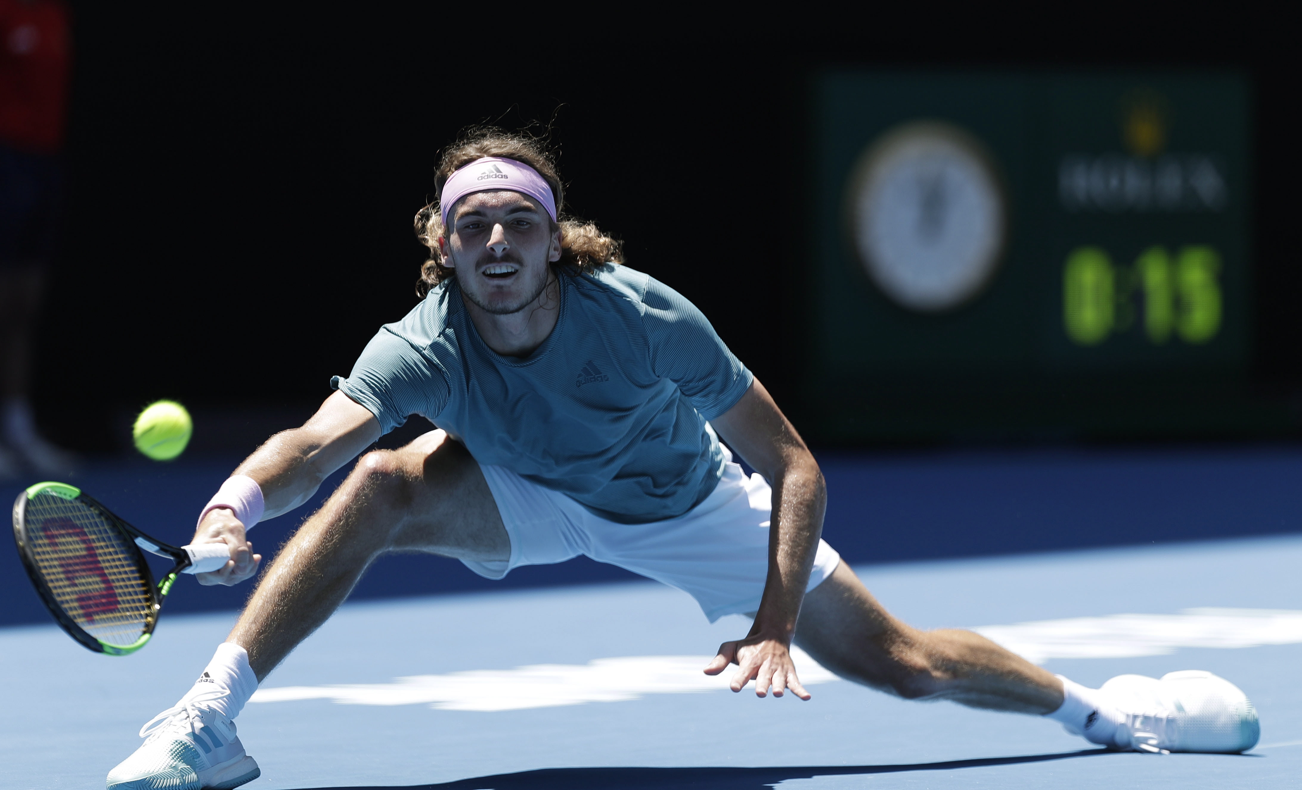 IM体育社区互动入口-意大利网球队翻盘法国网球队,西西帕斯送出助攻