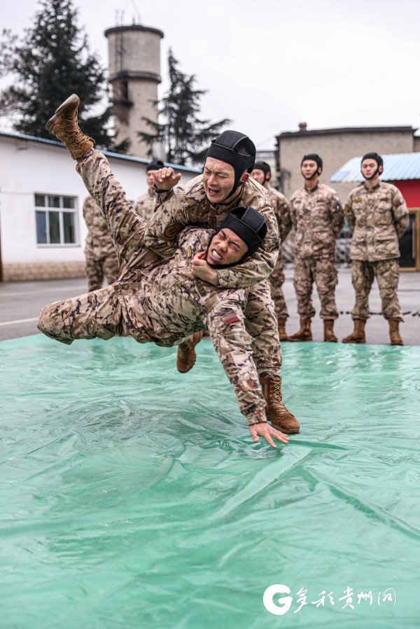 IM体育官网-队员们在比赛中奋力拼搏，不畏强敌