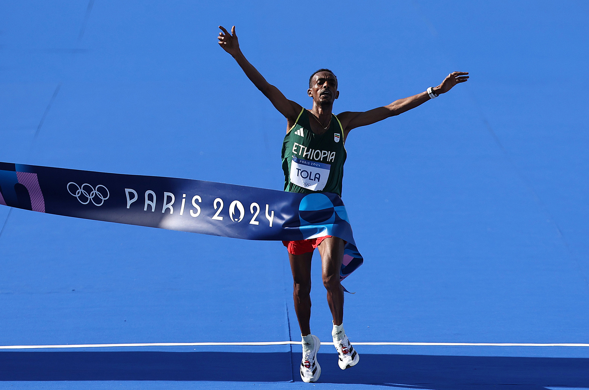 IM体育-挑战巅峰！运动员的表现堪比传奇的简单介绍