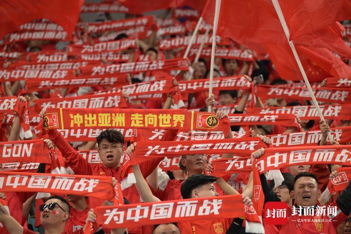 IM体育官方平台-关于球迷们欢呼雀跃,看着球员们奋战赛场,不禁为之振奋的信息