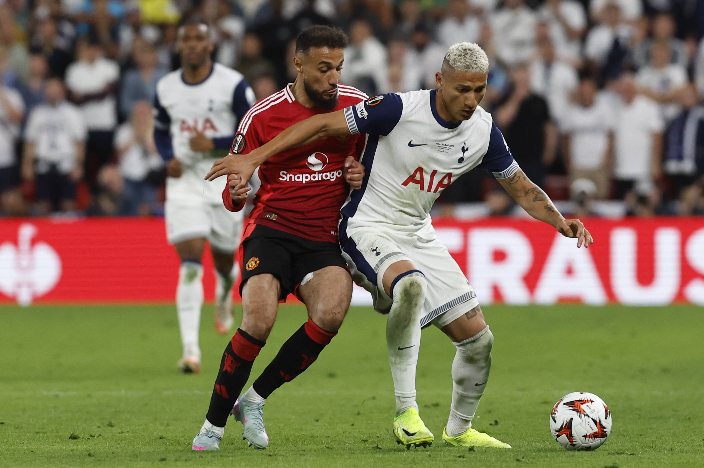 IM体育-包含热刺攻防俱佳，取得客场三连胜的词条