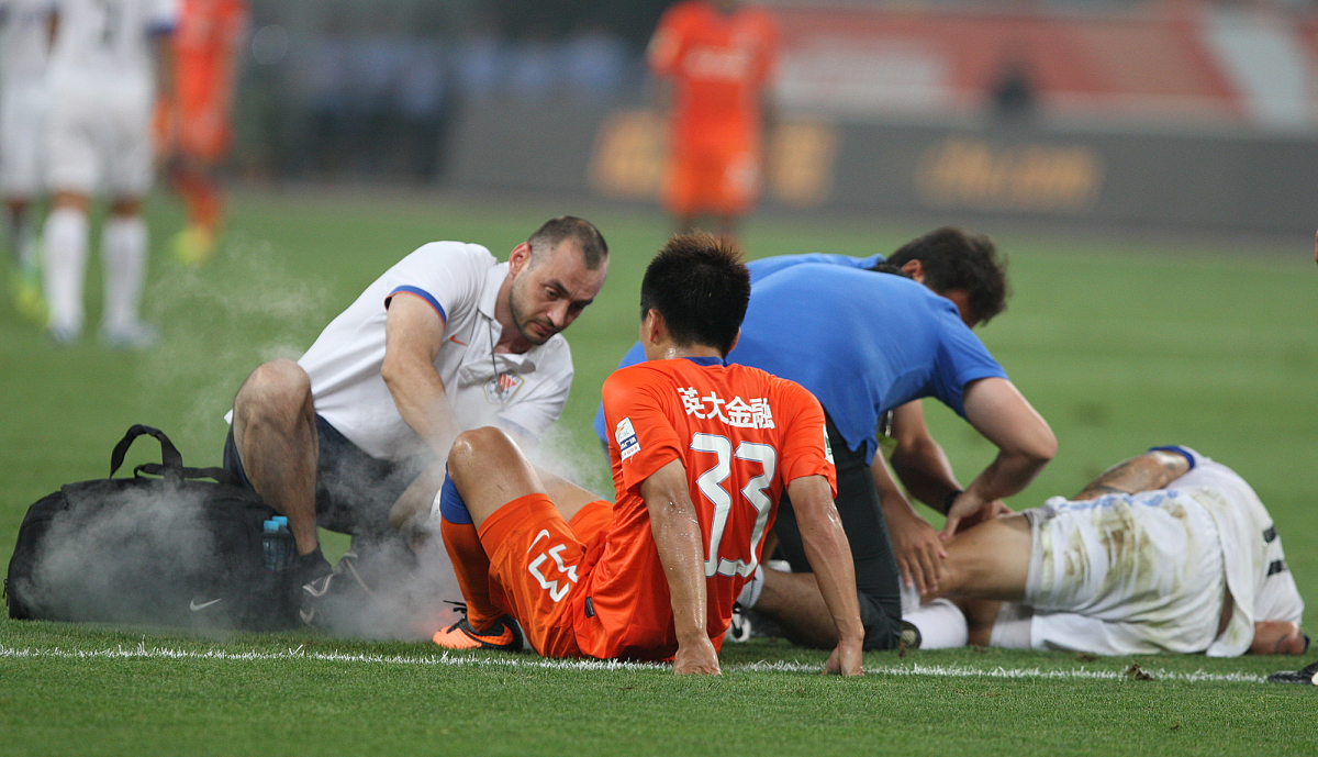 IM体育社区互动入口-包含汉诺威队长受伤下场，球队整体表现低迷的词条