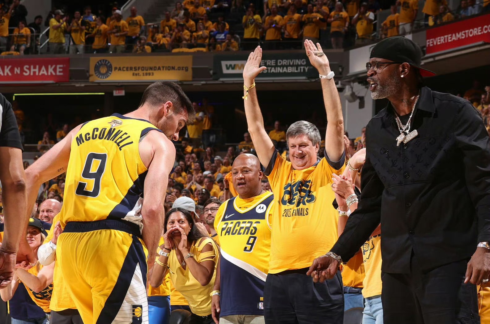 IM体育app-步行者逆转热火，汉密尔顿送出助攻的简单介绍