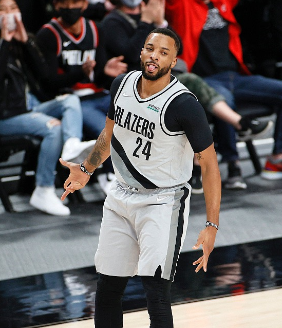 IM体育在线注册-广州队横扫雷霆，麦科勒姆扛起全队