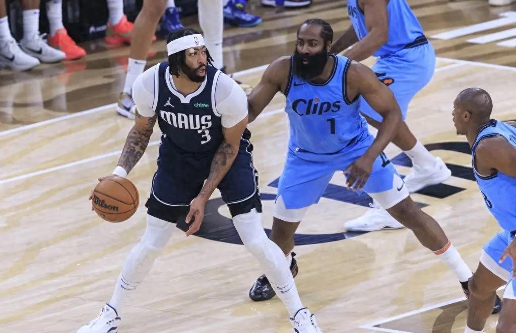 IM体育赛事直播入口-独行侠横扫新疆队，伦纳德带队取胜