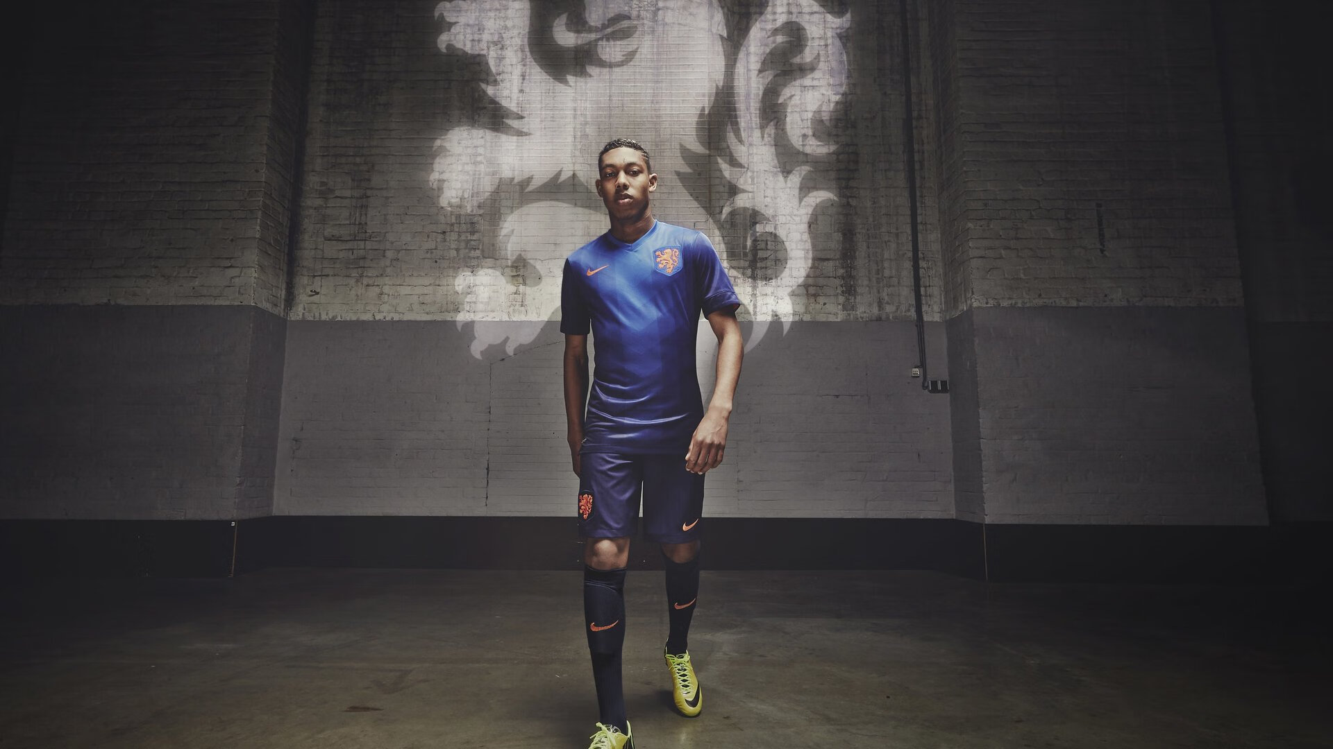 IM体育官网入口-若日尼奥爆发,罗马速胜AC米兰,一场战术与意志的完美胜利