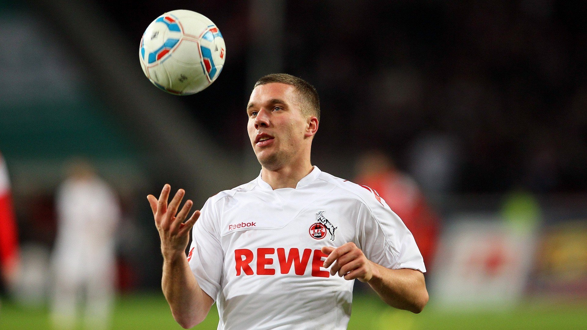 IM Sport-迪亚斯彻底打爆防线,拉齐奥碾压塞维利亚,一场战术与意志的完胜